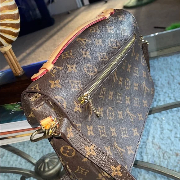 Crossbody lv prestine Meste - Picture 8 of 12